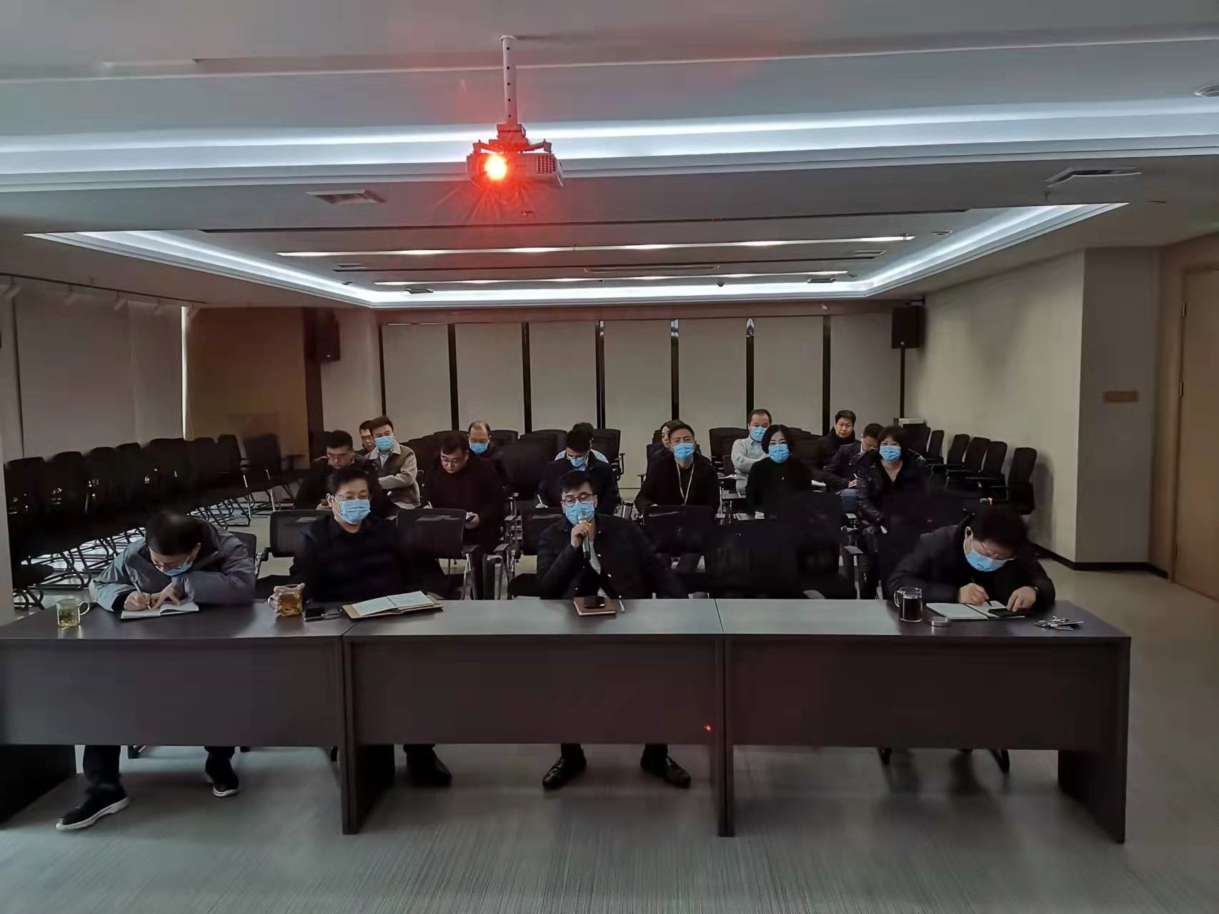 集团公司董事长、总司理王禹澄做主要讲话